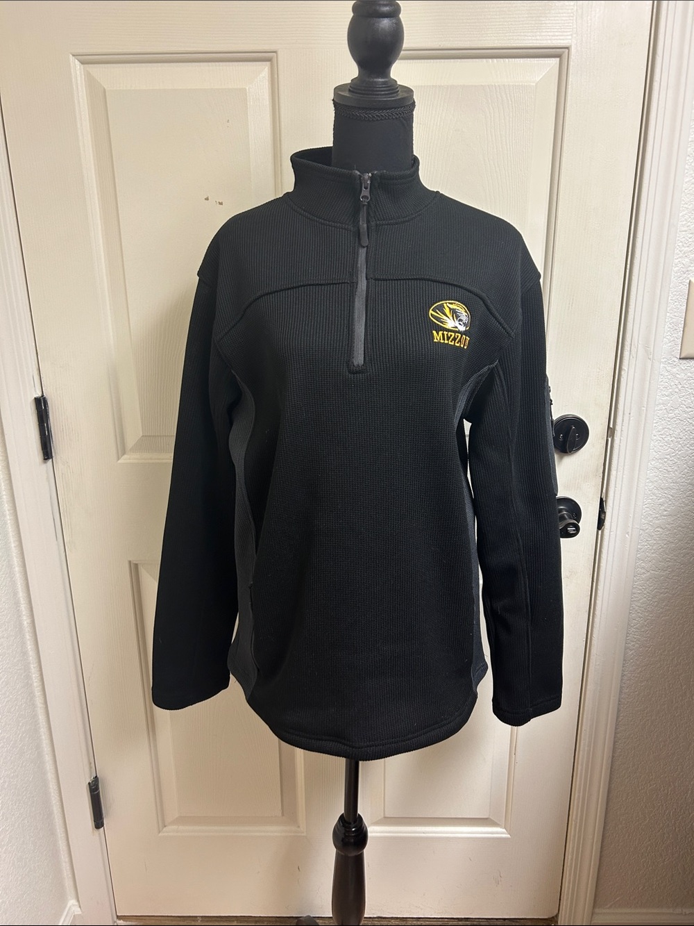 COLOSSEUM MISSOURI BLACK ADVANTAGE LONG SLEEVE QTR ZIP PULLOVER, Medium, EUC - Picture 1 of 10